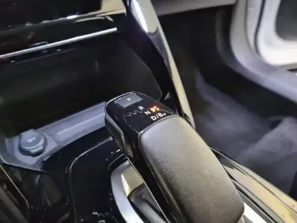 Photo 13 Peugeot 2008  Electrique 136 ch