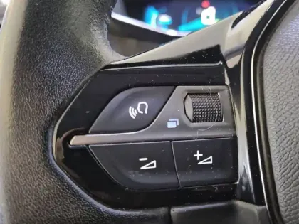 Photo 27 Peugeot 2008  Electrique 136 ch