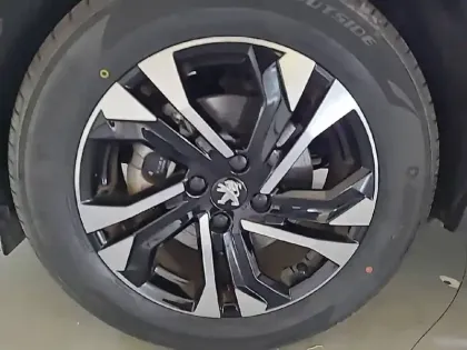 Photo 12 Peugeot 2008  Electrique 136 ch