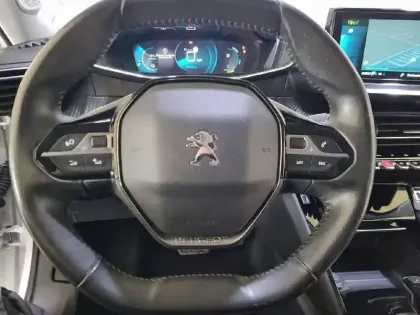 Photo 8 Peugeot 2008  Electrique 136 ch