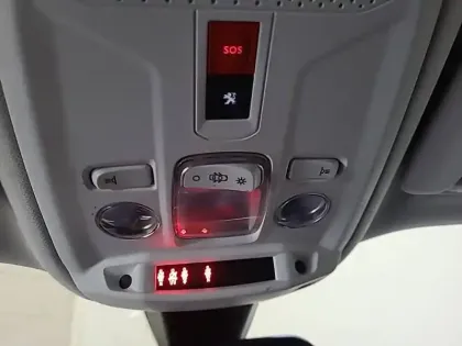 Photo 25 Peugeot 2008  Electrique 136 ch