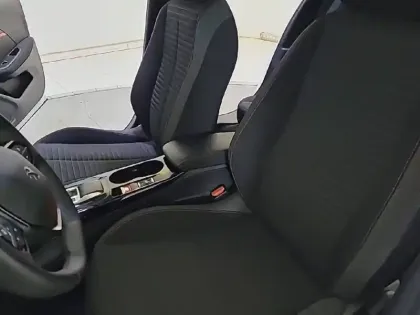 Photo 10 Peugeot 208  Electrique 50 kWh 136ch