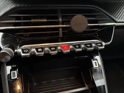 Photo 19 Peugeot 208  Electrique 50 kWh 136ch