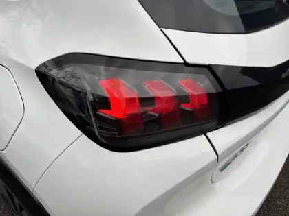 Photo 16 Peugeot 208  Electrique 50 kWh 136ch