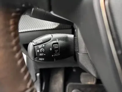 Photo 14 Peugeot 208  Electrique 50 kWh 136ch