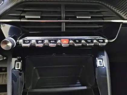 Photo 24 Peugeot 208  Electrique 50 kWh 136ch