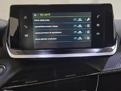 Photo 21 Peugeot 208  Electrique 50 kWh 136ch