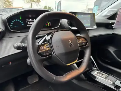 Photo 8 Peugeot 208  Electrique 50 kWh 136ch