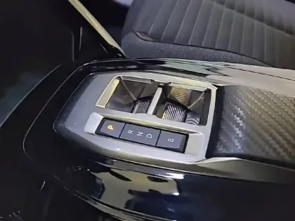 Photo 13 Peugeot 208  Electrique 50 kWh 136ch