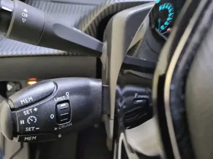 Photo 26 Peugeot 208  Electrique 50 kWh 136ch