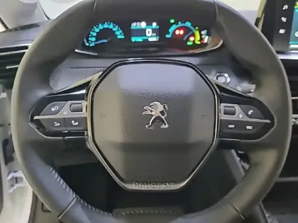 Photo 8 Peugeot 208  Electrique 50 kWh 136ch