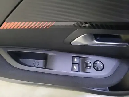 Photo 30 Peugeot 208  Electrique 50 kWh 136ch