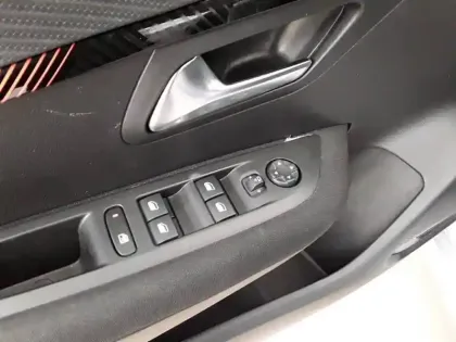 Photo 49 Peugeot 208  PureTech 75 S&S BVM5