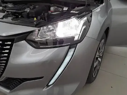 Photo 41 Peugeot 208  PureTech 75 S&S BVM5