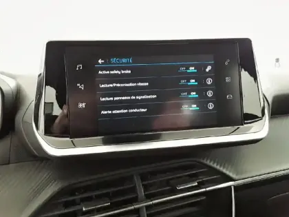 Photo 46 Peugeot 208  PureTech 75 S&S BVM5