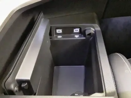 Photo 24 Peugeot 3008  Hybrid 136 e-DCS6