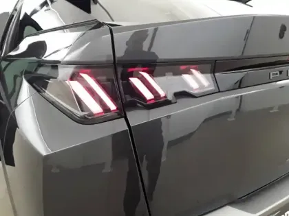 Photo 16 Peugeot 3008  Hybrid 136 e-DCS6