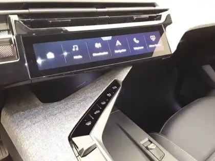 Photo 14 Peugeot 3008  Hybrid 136 e-DCS6