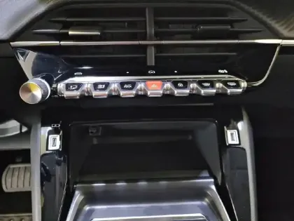 Photo 24 Peugeot 208  Hybrid 110 e-DCS6