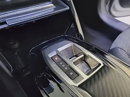 Photo 13 Peugeot 208  Hybrid 110 e-DCS6