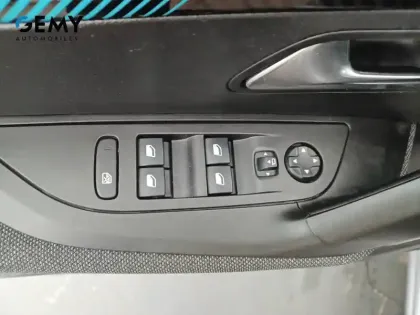 Photo 11 Peugeot 2008  PureTech 100 S&S BVM6