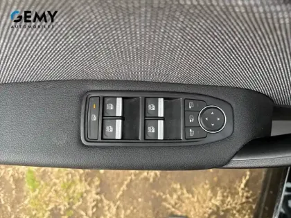 Photo 45 Renault Captur  E-Tech full hybrid 145 ch