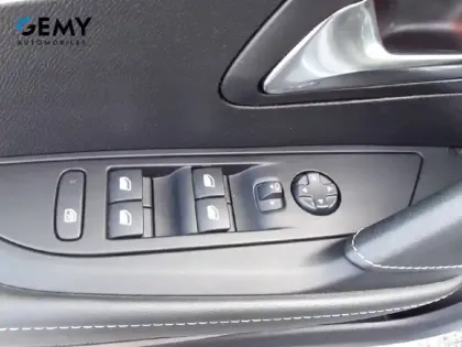 Photo 11 Peugeot 208  PureTech 100 S&S EAT8