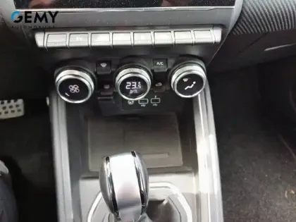 Photo 16 Renault Clio  E-Tech 140