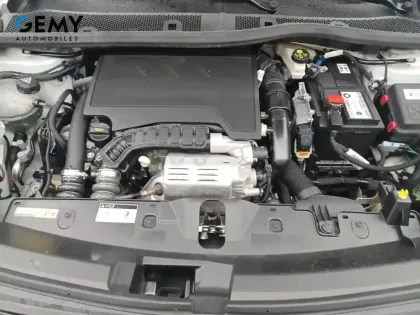 Photo 32 Peugeot 2008  PureTech 100 S&S BVM6