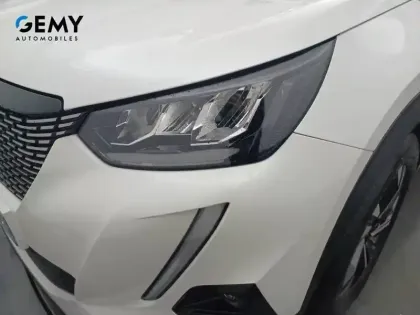 Photo 33 Peugeot 2008  PureTech 100 S&S BVM6