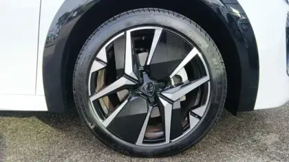 Photo 14 Peugeot 208  Hybrid 100 e-DCS6