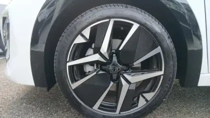 Photo 11 Peugeot 208  Hybrid 100 e-DCS6