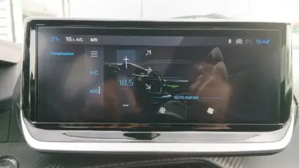 Photo 26 Peugeot 208  Hybrid 100 e-DCS6