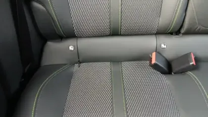 Photo 28 Peugeot 208  Hybrid 100 e-DCS6