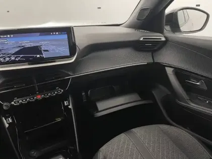 Photo 51 Peugeot 2008  Hybrid 136 e-DCS6