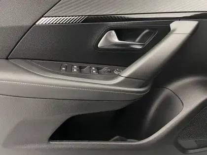 Photo 52 Peugeot 2008  Hybrid 136 e-DCS6