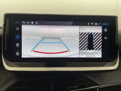 Photo 18 Peugeot 2008  Hybrid 136 e-DCS6