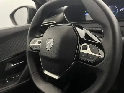 Photo 49 Peugeot 2008  Hybrid 136 e-DCS6