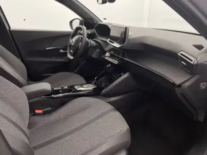 Photo 65 Peugeot 2008  Hybrid 136 e-DCS6