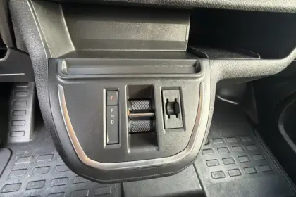 Photo 19 Peugeot Expert  CA FIXE M BLUEHDI 180 S&S EAT8