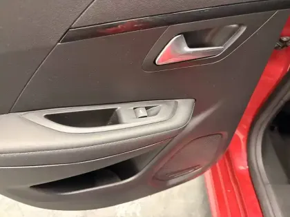 Photo 15 Peugeot 208  PureTech 100 S&S EAT8