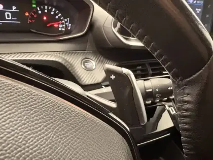 Photo 19 Peugeot 208  PureTech 100 S&S EAT8