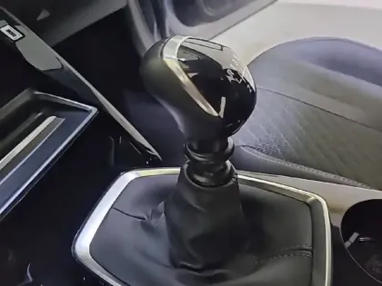 Photo 13 Peugeot 208  PureTech 100 S&S BVM6