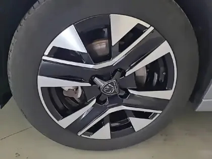 Photo 12 Peugeot 208  PureTech 100 S&S BVM6