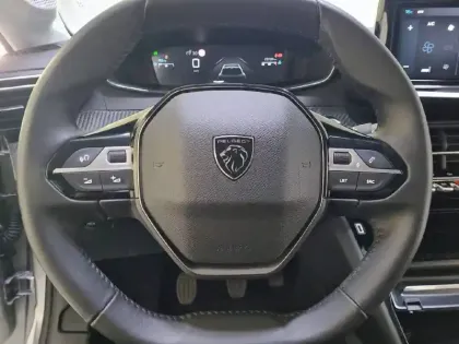 Photo 8 Peugeot 208  PureTech 100 S&S BVM6