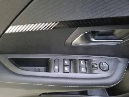 Photo 29 Peugeot 208  PureTech 100 S&S BVM6