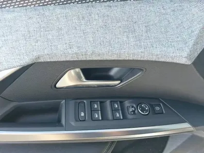 Photo 18 Peugeot 3008  Hybrid 136 e-DCS6