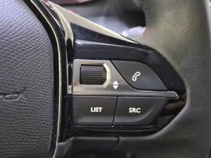 Photo 28 Peugeot 208  PureTech 100 S&S BVM6