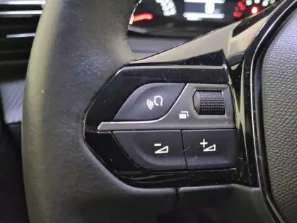 Photo 27 Peugeot 208  PureTech 100 S&S BVM6