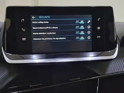 Photo 21 Peugeot 208  PureTech 100 S&S BVM6